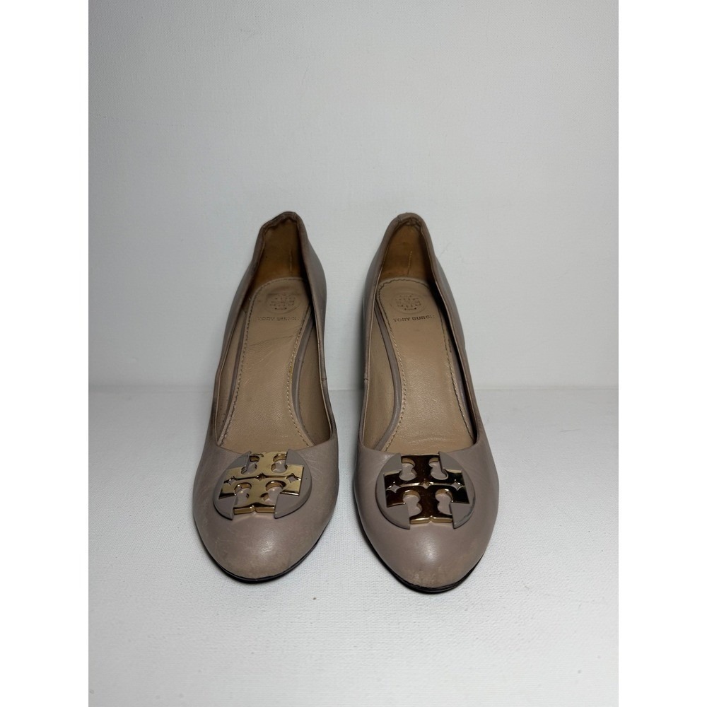 Tory Burch Luna Wedge Pumps French Grey/ Tan Leather Logo Medallion Heels Sz 6